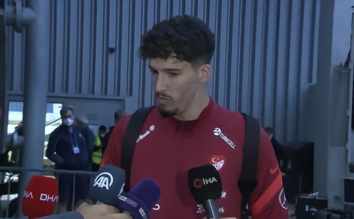 邮报：曼联想签费内巴切门将巴延德尔，转会费500万镑