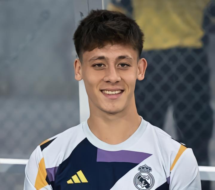 首秀还得再等等，马卡：皇马新援居莱尔右腿不适，将缺战曼联