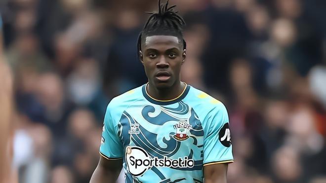 记者：利物浦与拉维亚达成个人条款，很快向圣徒提交正式报价