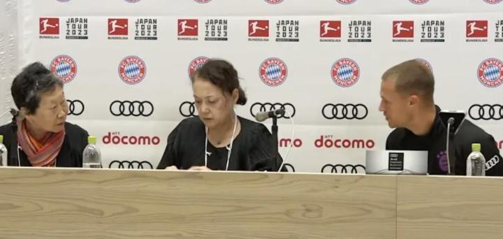 有点乱，翻译将基米希的德语发言“翻译”成了德语