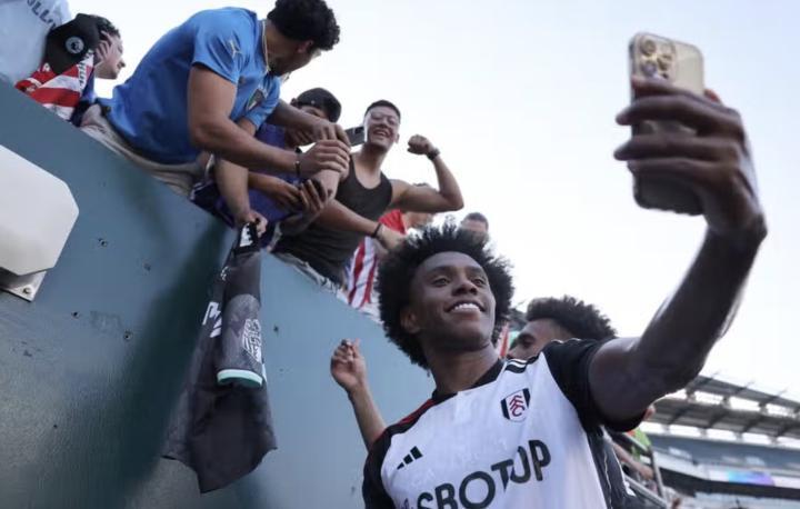 威廉：很高兴席尔瓦能继续执教富勒姆；我从未接近加盟森林