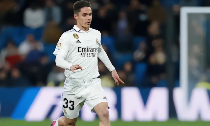 西媒：药厂主帅阿隆索有意阿里巴斯，皇马要价1000万欧