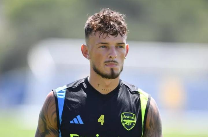 本-怀特：作为一个边后卫会遇到边锋，要让对方不敢向我冲刺