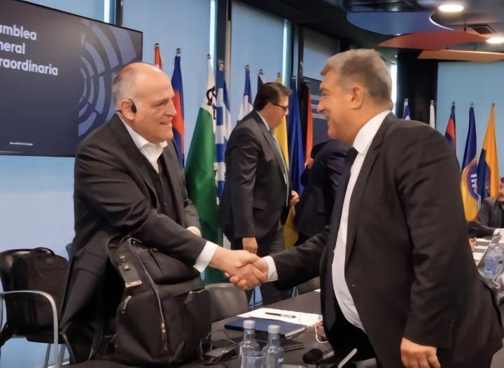 记者：巴萨新注资计划将获西甲批准，可以为7名球员进行注册