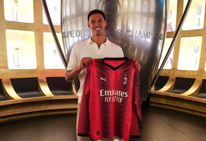 赖因德斯：哈维曾问我转会巴萨的可能性，但我已决定加盟米兰