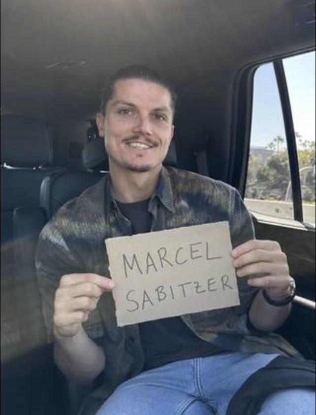 多特官方：萨比策已于周二下午抵达圣地亚哥，与球队会合