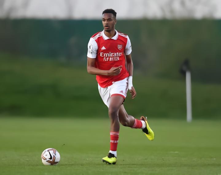 记者：南安普顿即将免签前阿森纳青训小将扎克-阿韦