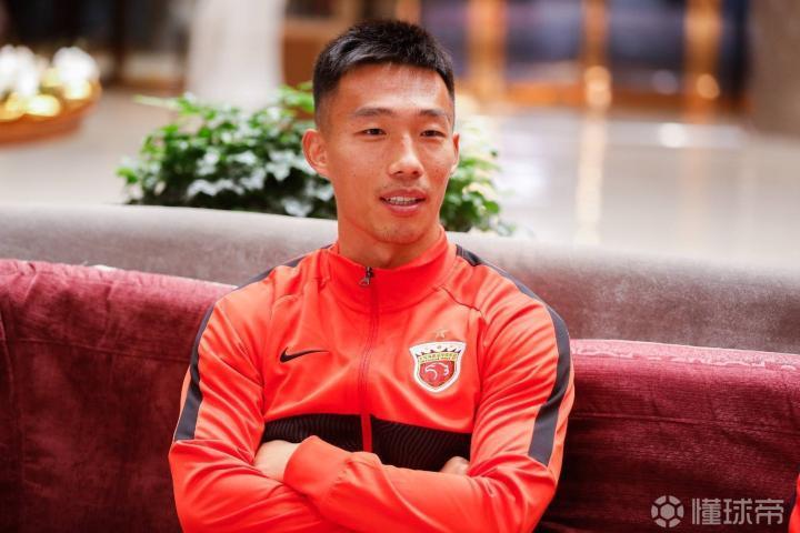 德转：上海海港后卫贺惯租借加盟武汉三镇