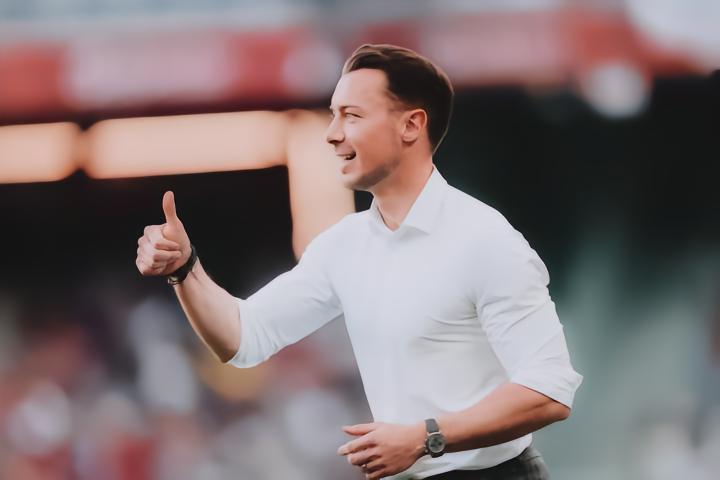 德天空：雅伊斯勒将与吉达国民签约至2026年，可能今日官宣