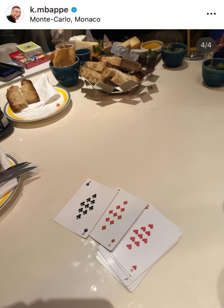 暗示转变还是想要皇马9号？姆巴佩社媒晒出三张“9”的扑克牌