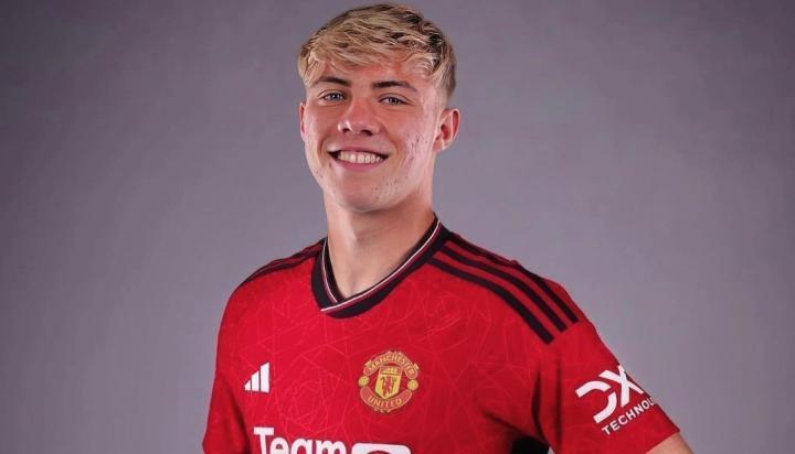 天空体育：赫伊伦德加盟曼联可能在本周官宣