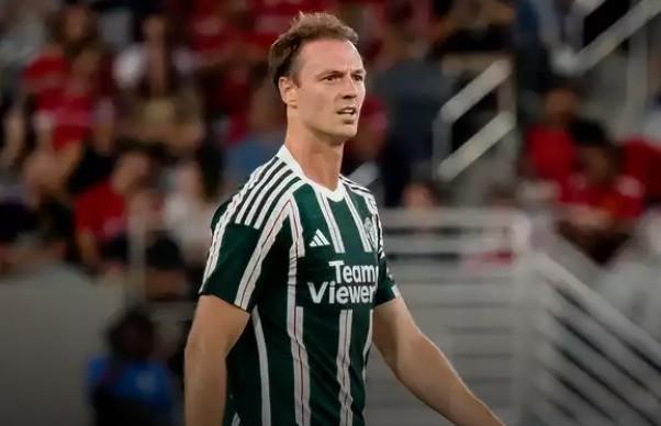 要留队？天空：埃文斯和曼联仍在商讨签约一年的可能性