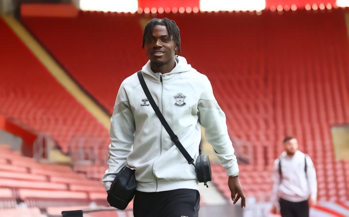 罗马诺：利物浦对拉维亚最新报价为4200万镑，很快会被拒绝