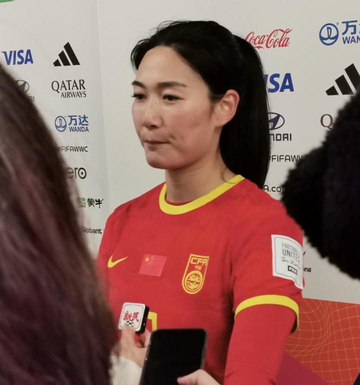 杨莉娜：劳伦-詹姆斯是国际巨星，欧洲球员也拿她没什么办法