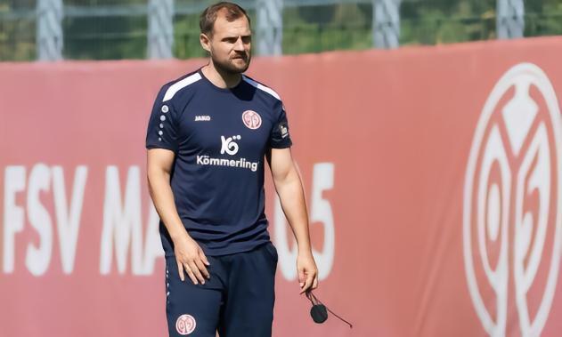 美因茨主帅：拜仁会比上赛季进步，新赛季统治德甲