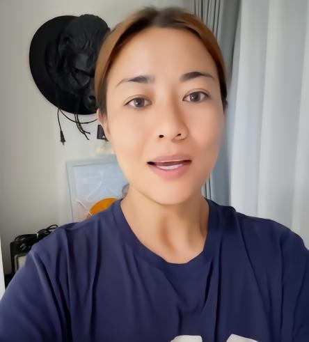 李佳悦：我很难过，请大家多去看女超比赛，多送孩子去踢球