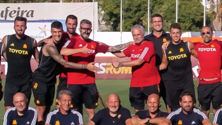 花式要人，穆里尼奥拥抱空气催促罗马高层买中锋