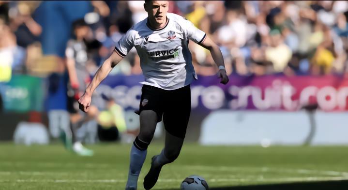 官方 : 博尔顿与后卫约翰斯顿续约，为期三年