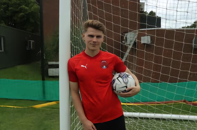 官方 : 莱顿东方再租布莱顿后卫图恩斯，为期一个赛季