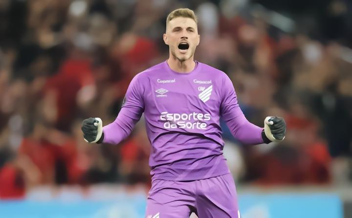 米体：巴拉纳竞技门将本托被推荐给国米，但索默依然是首选