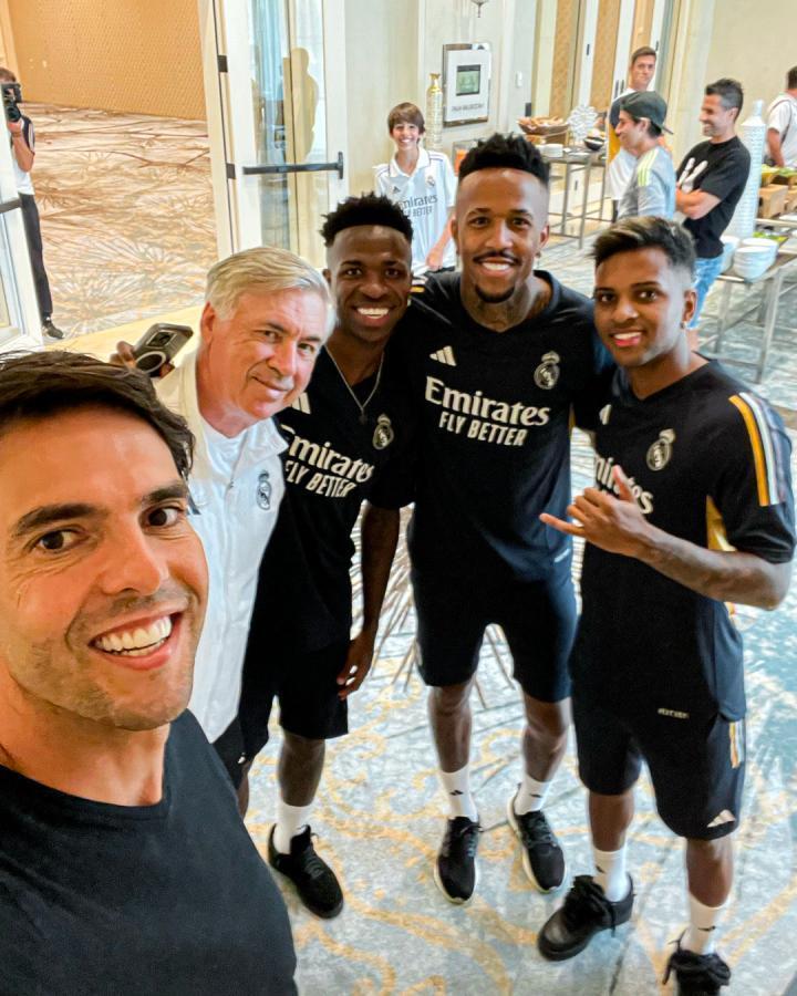 卡卡关于皇马问题采访卡卡：“我看到了一支非常强大