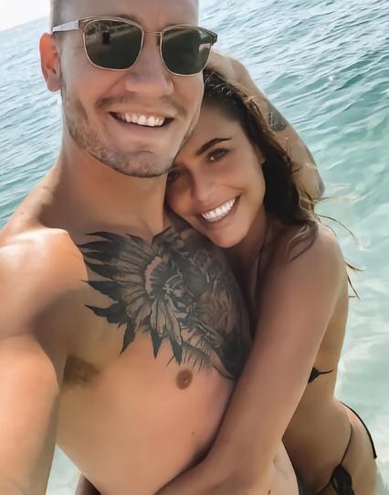 重返英超，本特纳前女友与伯恩利边锋拉森相恋