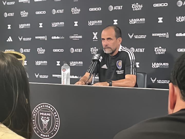 奥兰多城主帅：梅西应该两黄下场，今天所有判罚都很荒谬