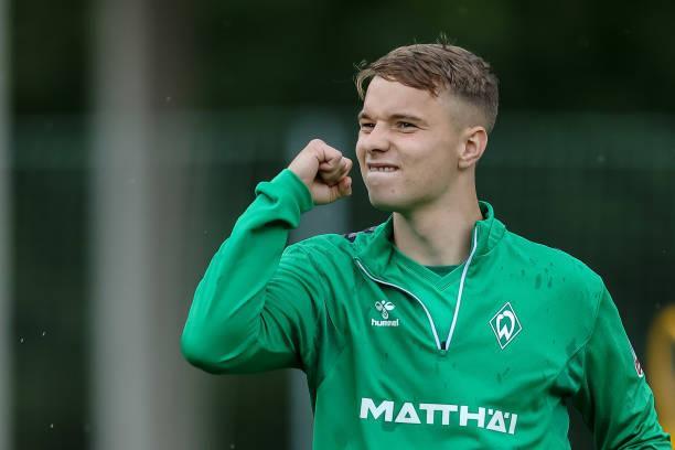 不莱梅官方：施密特缺席今天训练，将与其他球队合同谈判