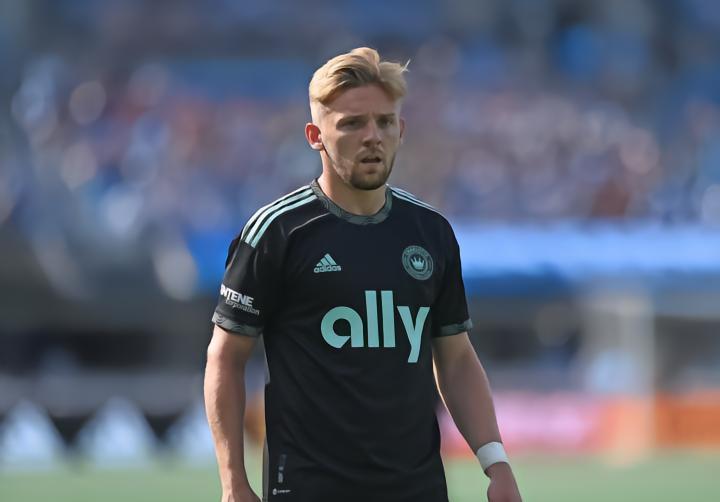 波兹南莱赫与德比郡达成和解，放弃尤伊维亚克1/3转会费