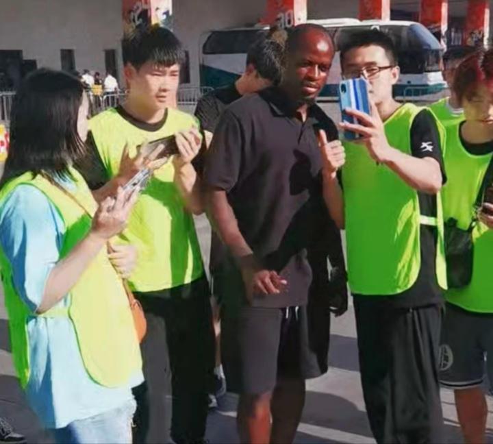 海牛副总经理冯文静：塔贝克已解禁，但无法在后续中超中登场