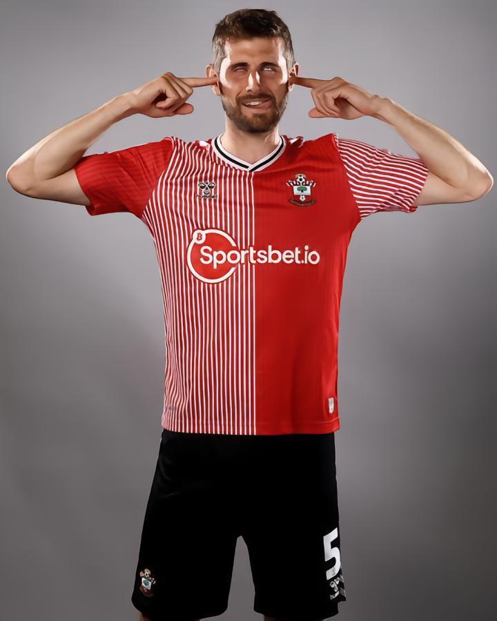 官方：南安普顿与后卫斯蒂芬斯续约至2025年