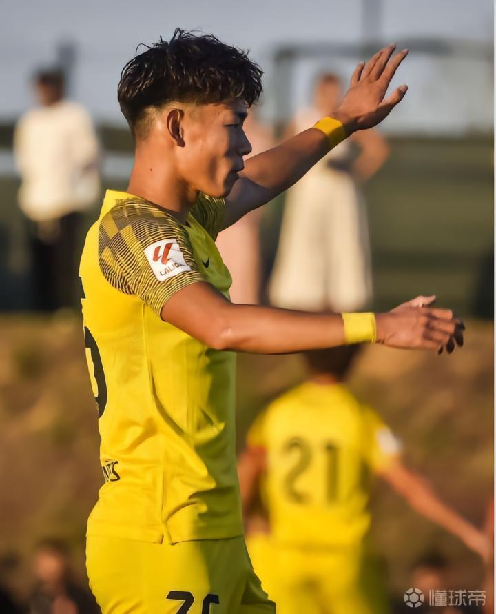 何小珂赛后发文：“很开心迎来球队首秀??对阵西甲球
