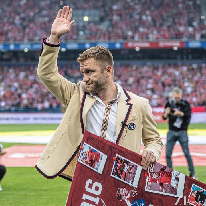 传奇谢幕，库巴在克拉科夫迎来职业生涯告别仪式