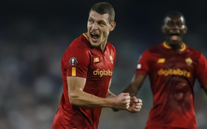 罗马前锋贝洛蒂：关于新前锋的传言并不困扰我，我只想着踢球