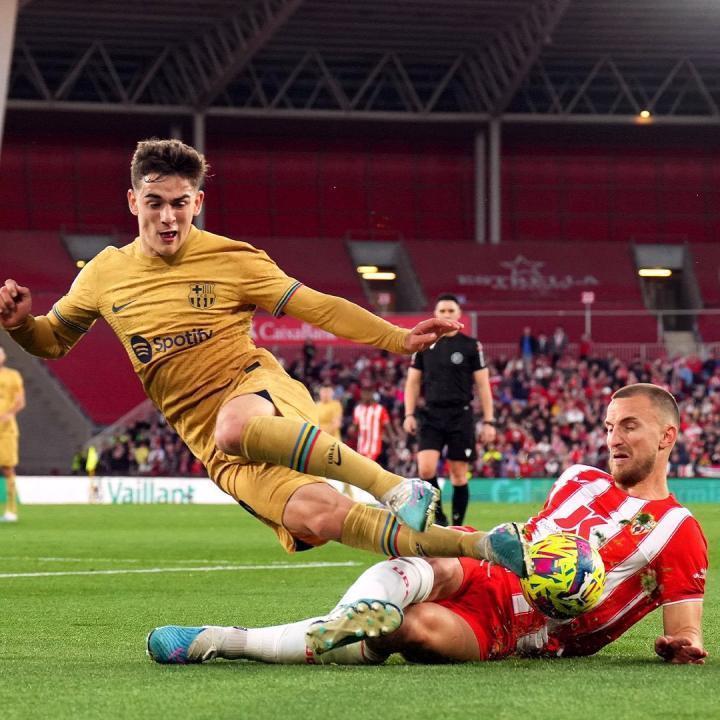 世体:与巴黎的传闻让加维不安，哈维澄清了传闻