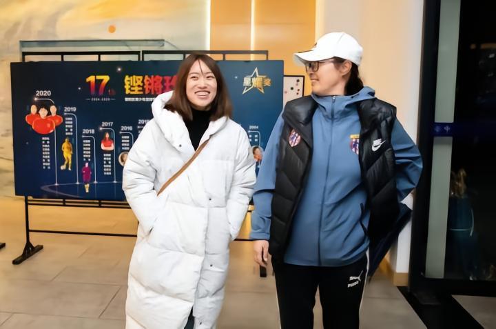 基层教练谈女足选材：踢球女孩不少，家长担心影响成绩遂放弃