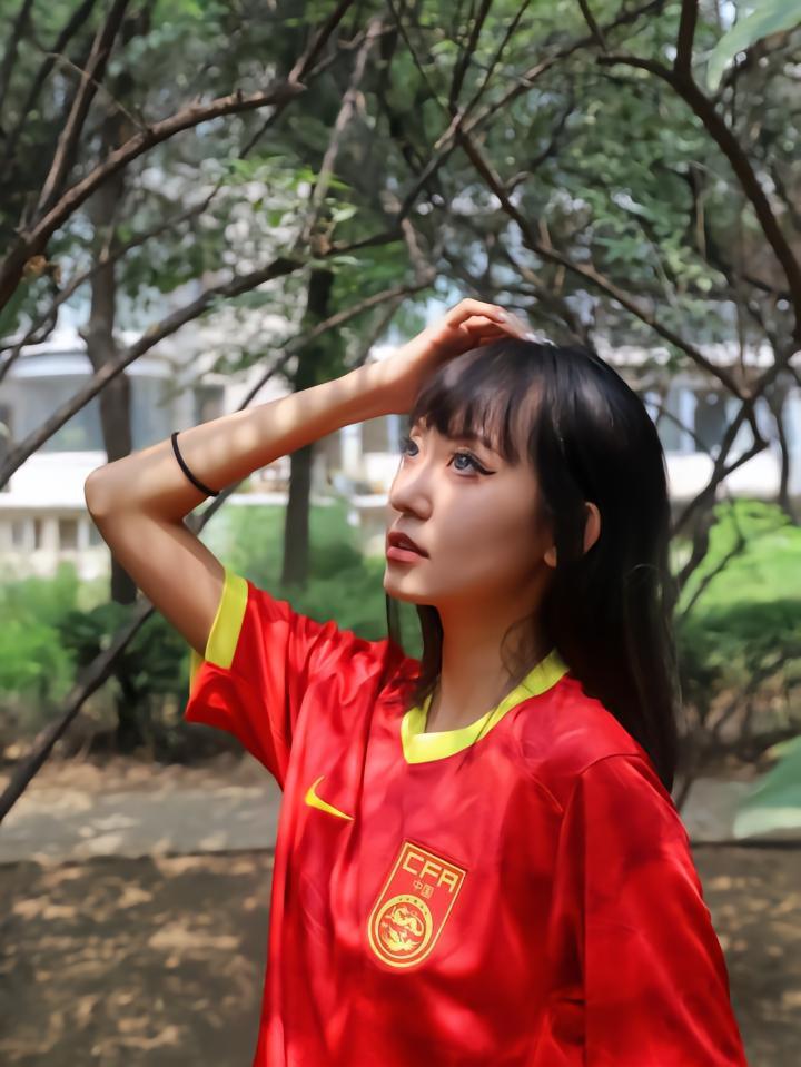 在面对英格兰女足的比赛中，我们的女足姑娘们拼尽了