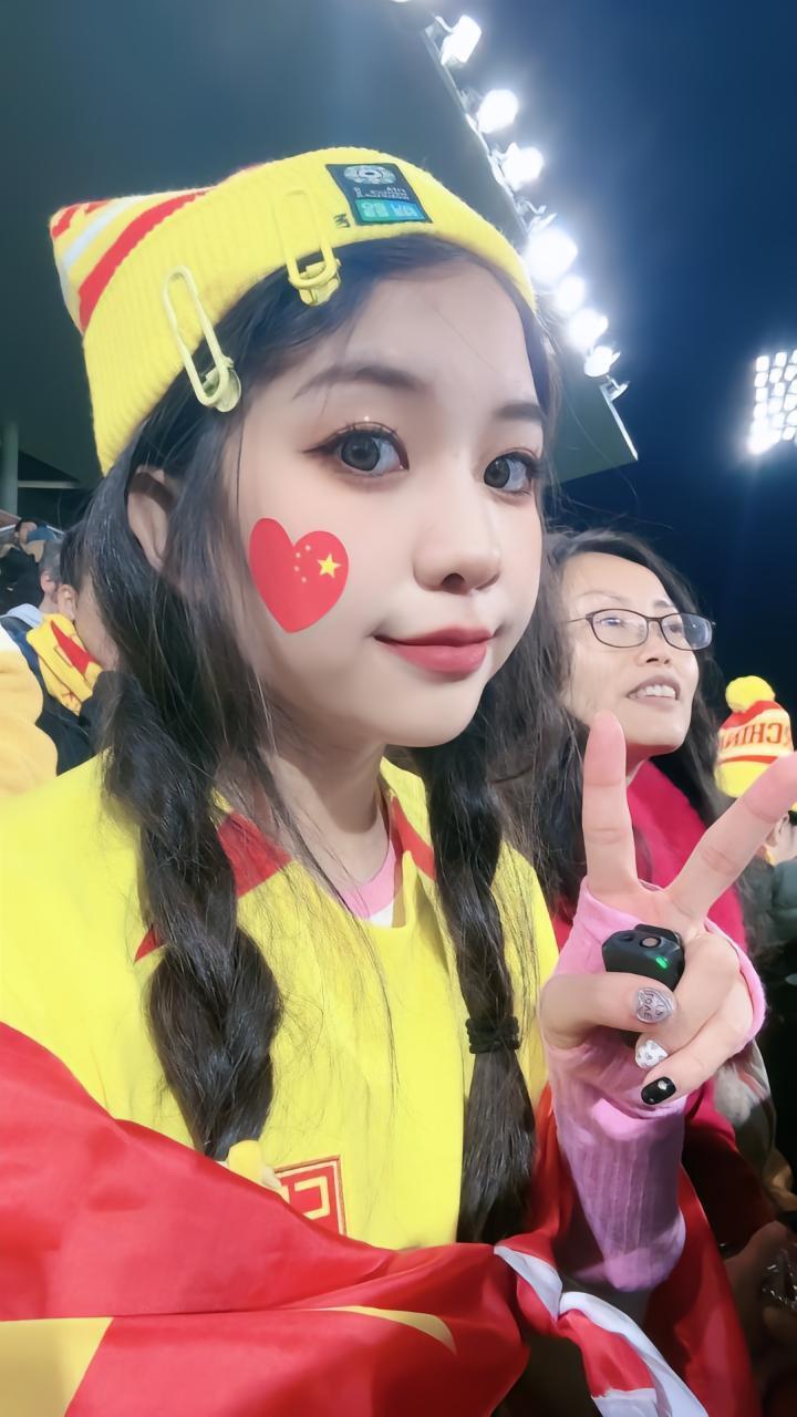好多人问我女足周边在哪里买的？前几天在现场看完
