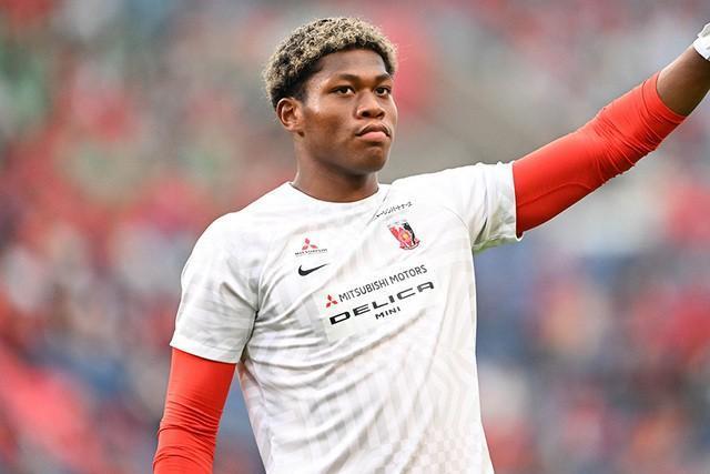 曼晚：曼联此前已谈妥铃木彩艳的转会费，但球员拒绝加盟