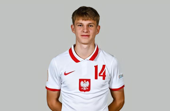 官方：AC米兰从卢宾铜矿签下波兰U17国脚斯科奇拉斯