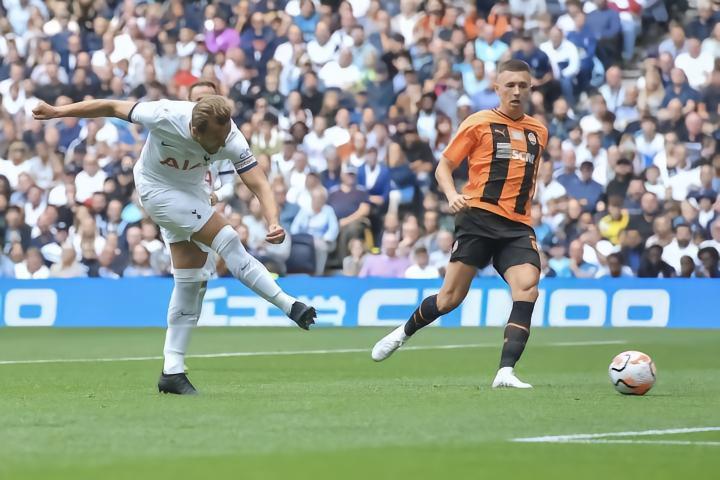 罗马诺：热刺拒绝拜仁对凯恩1亿欧报价，列维说了NO