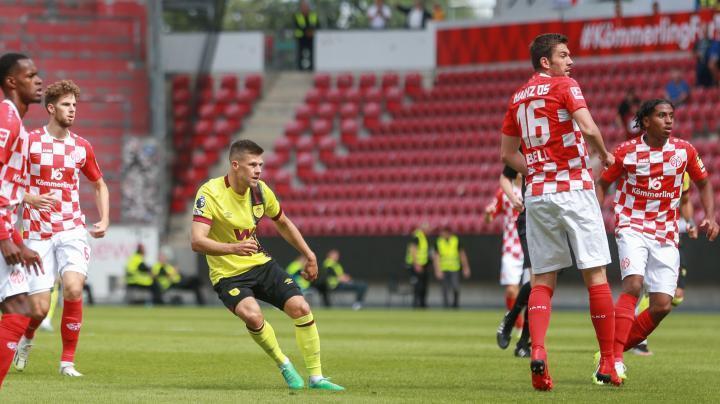 后卫教练的斗法！美因茨3-0伯恩利，友谊赛取得全胜