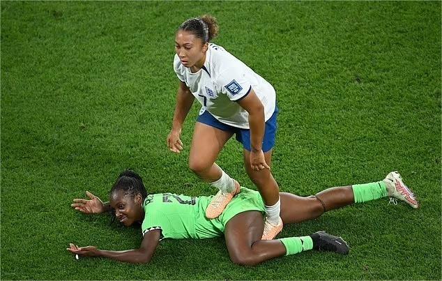 尼日利亚女足阿洛齐：我的臀部之后就好了，就是被踩时有点懵