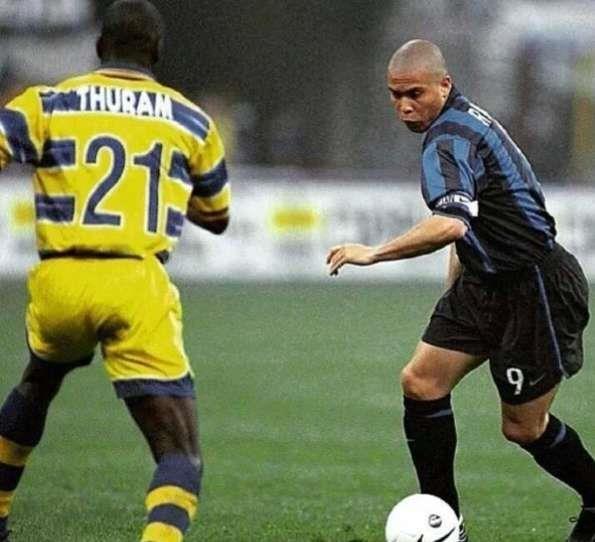 图拉姆：“我第一次面对罗纳尔多时，他给了我一个甘