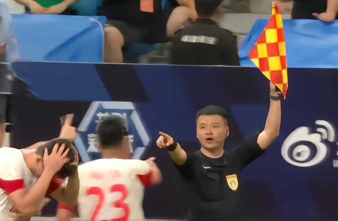 北青记者：成都误判球与马宁关系不大，是主裁采信了第二助理