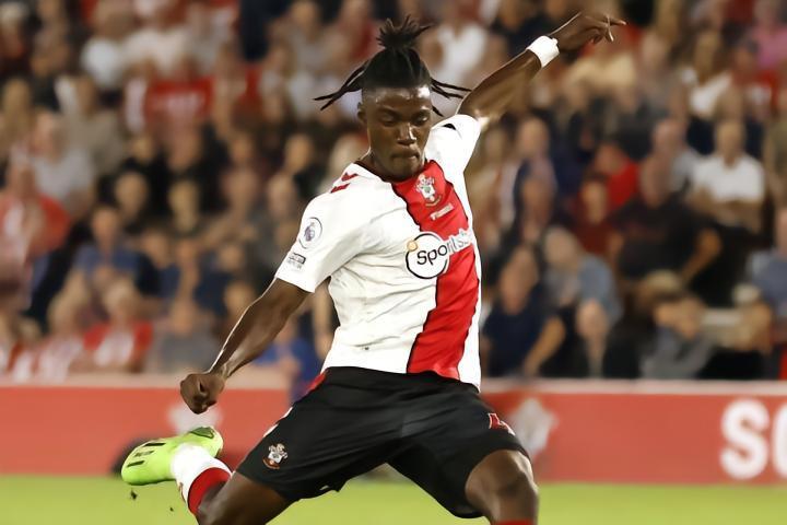 去利物浦稳了？拉维亚缺训 缺赛，社媒发文：今儿心情真好