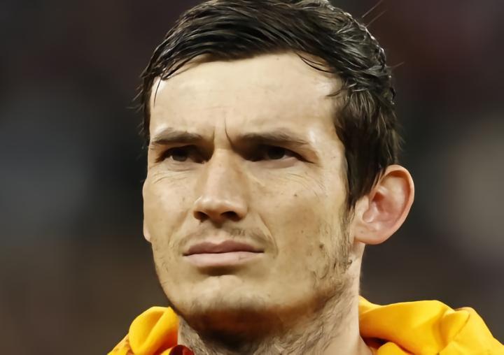 都体：米兰有意引进德容恩替代克鲁尼奇，但亚特兰大无意放人