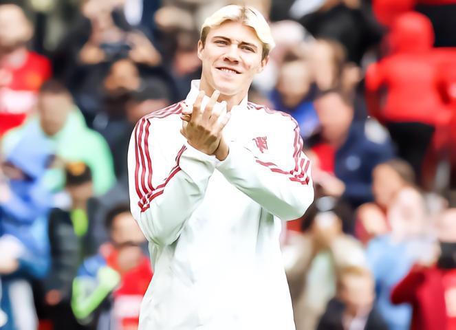 邮报：霍伊伦的背部有应力性骨折的前兆，比曼联官方说法严重