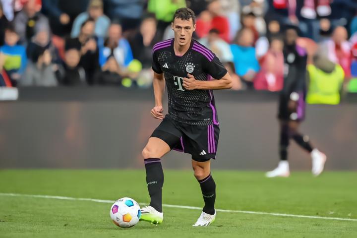 记者：曼联就帕瓦尔的转会进行谈判，各方正努力达成口头协议