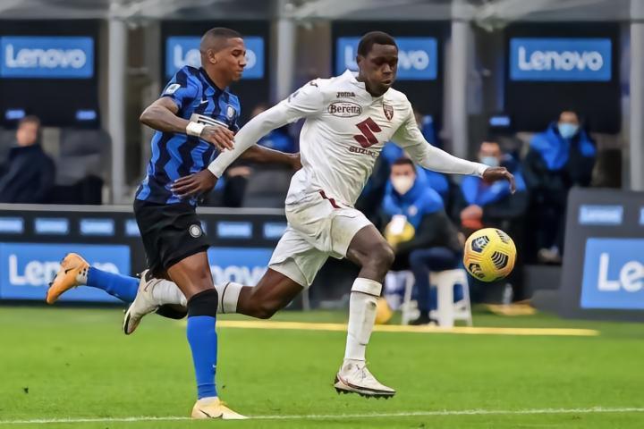 斯基拉：亚特兰大接近签下都灵后卫辛戈，合同将签至2027年